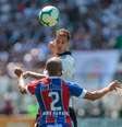 Marcos Junior (d) e Nino Paraiba (e) durante a partida Vasco x Bahia  Foto: Ide Gomes / Framephoto/Estadão Conteúdo