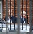 Primeiro-ministro britânico, Boris Johnson, e seu assessor especial Dominic Cummings em Downing Street
03/09/2019
REUTERS/Henry Nicholls  Foto: Reuters