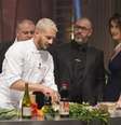 O vencedor do MasterChef Brasil 2019, Rodrigo Massoni, durante prova no programa  Foto: Band/Divulgação
