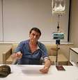 O presidente Bolsonaro durante live de 3 minutos, de hospital onde está internado em São Paulo  Foto: Reprodução/Facebook Jair Bolsonaro / Estadão Conteúdo