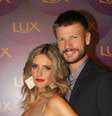 Fernanda Lima, à espera da primeira filha, ganhou beijo no barrigão do marido, Rodrigo Hilbert  Foto: AGNews / PurePeople