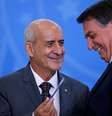 O secretário de governo, General Luiz Eduardo Ramos, e o presidente Jair Bolsonaro em cerimônia no Planalto  Foto: Adriano Machado / Reuters