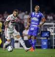 Daniel Alves durante jogo entre Sao Paulo x CSA, partida válida pelo campeonato Brasileiro 2019, no estadio do Murumbi em Sao Paulo  Foto: THIAGO BERNARDES/FramePhoto / Gazeta Press