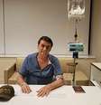 O presidente Bolsonaro em live feita do quarto do hospital  Foto: Reprodução