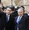 Presidente Jair Bolsonaro com o primeiro-ministro de Israel, Benjamin Netanyahu, no Muro das Lamentações, em Jerusalém  Foto: Menahem Kahana/REUTERS