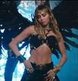 Miley Cyrus no clipe de 'Don't Call Me Angel'.  Foto: Reprodução do clipe 'Don’t Call Me Angel' (2019) / YouTube / Estadão