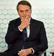 No começo da noite de quinta, Bolsonaro fez sua tradicional transmissão ao vivo no Facebook, mas não comentou a minirreforma eleitoral  Foto: EVARISTO SA/AFP/Getty Images / BBC News Brasil