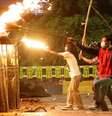 Manifestantes enfrentam a polícia nos arredores do Parlamento indonésio na capital do país, Jacarta  Foto: Reuters / BBC News Brasil