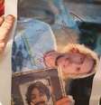 Repórter consegue sua "photograph" autografada por Nickelback, que curtem a brincadeira  Foto: Equipe portal