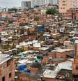 Oferta de serviços como aplicativos de entrega é limitada para moradores de favelas em diversas cidades do país  Foto: Getty Images / BBC News Brasil
