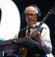 O guitarrista Robert Fripp, do King Crimson, toca no Rock in Rio  Foto: Adriano Ishibashi/Framephoto / Estadão