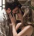 Lyris (Deborah Evelyn) com o ‘peguete’ Rael (Rafael Queiroz): aventuras sexuais após casamento morno  Foto: Victor Pollak / TV Globo/Divulgação