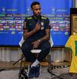 Neymar recebe homenagem pelos 100 jogos pela Seleção (Foto: Pedro Martins / MoWA Press)  Foto: LANCE!