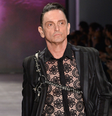 Paulo Miklos desfila no SPFW (Foto: Francisco Cepeda/AgNews)  Foto: Elas no Tapete Vermelho