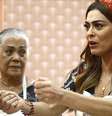 Indignada por ter sido desclassificada, Maria da Paz ao lado da competidora que sabotou sua massa de bolo  Foto: TV Globo / Divulgação