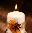 42. Uma simples fruta seca já deixa as velas de Natal lindas. Foto: Grand Deco  Foto: VivaDecora