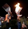 Apoiadores do candidato Carlos Mesa protestam em La Paz, na Bolívia  Foto: Ueslei Marcelino / Reuters