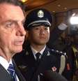 Jair Bolsonaro concede entrevista a jornalistas brasileiros ao chegar à China em visita oficial  Foto: BBC News Brasil