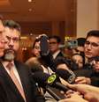 Presidente Jair Bolsonaro fala a jornalistas durante viagem à China  Foto: Presidência da República / BBC News Brasil