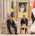 Bolsonaro com Mohamed bin Zayed al-Nahyan, nos Emirados Árabes  Foto: Reuters