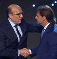 Candidato da Frente Ampla à Presidência do Uruguai, Daniel Martínez, cumprimenta candidato do Partido Nacional, Luis Lacalle Pou, durante debate em Montevidéu
02/10/2019 REUTERS/Andres Cuenca Olaondo  Foto: Reuters