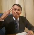 Presidente Jair Bolsonaro fez um vídeo ao vivo para rebater a reportagem transmitida durante o Jornal Nacional na terça-feira (29).  Foto: YouTube / Reprodução