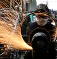 Funcionário trabalha em fábrica de artigos esportivos em Hangzhou, na China
02/09/2019
China Daily via REUTERS  Foto: Reuters