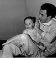João Gilberto com o filho João Marcelo Gilberto  Foto: Reprodução Facebook