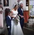 Mulher surge sem cadeira de rodas em seu casamento e surpreende noivo  Foto: Reprodução