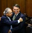 Paulo Guedes e Jair Bolsonaro durante a entrega do Plano mais Brasil para o presidente do Congresso, Davi Alcolumbre.  Foto: Marcelo Camargo/Agência Brasil / Estadão