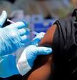 Agente de saúde aplica vacina para Ebola em morador de Goma, na República Democrática do Congo
05/10/2018
REUTERS/Baz Ratner  Foto: Reuters
