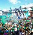 Torcida do Guarani fez bonita festa para recepcionar os jogadores do clube antes de clássico com a Ponte Preta. Confusão com a PM começou após desembarque dos atletas do ônibus  Foto: Twitter Oficial / Guarani / Estadão
