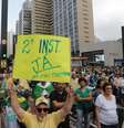 Manifestantes fecham a avenida Paulista, em São Paulo.  Foto: Fábio Vieira / Foto Rua / Estadão Conteúdo