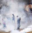 Confrontos em La Paz entre apoiadores de Morales e polícia, nesta segunda-feira; presidente perdeu apoio de movimentos e setores-chave  Foto: Getty Images / BBC News Brasil