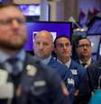 Operadores da Bolsa de Nova York fazem momento de silêncio em homenagem ao Dia dos Veteranos, EUA
11/11/2019
REUTERS/Brendan McDermid   Foto: Reuters