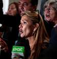 Senadora Jeanine Añez segura uma bandeira da Bolívia ao chegar ao Congresso em La Paz
11/11/2019
REUTERS/Manuel Claure   Foto: Reuters