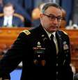 Tenente-coronel Alexander Vindman, especialista em Ucrânia do Conselho de Segurança Nacional da Casa Branca, depõe em inquérito de impeachment a cargo do Comitê de Inteligência da Câmara dos Deputados, em Washington
19/11/2019
Jacquelyn Martin/Pool via REUTERS  Foto: Reuters