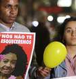 Familiares e amigos carregam cartazes com foto de Ágatha, em protesto em setembro  Foto: DW / Deutsche Welle