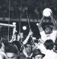 Pelé é carregado após marcar o milésimo gol no Maracanã  Foto: Arquivo/Santos / LANCE!