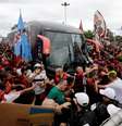 Torcida do Flamengo faz festa antes de ida do time ao Peru.  Foto: Sergio Moraes / Reuters