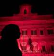 Câmara dos Deputados da Itália é iluminada de vermelho para lembrar Dia pela Eliminação da Violência contra a Mulher  Foto: ANSA / Ansa - Brasil