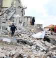 Busca por vítimas de terremoto em Thumane, na Albânia  Foto: EPA / Ansa