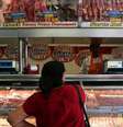 Segundo a Associação Brasileira de Supermercados (Abras), em menos de três meses o custo do contrafilé subiu 50% para os supermercados; o do coxão mole, 46%. Por isso, foram repassados aos consumidores  Foto: REUTERS/Amanda Perobelli / BBC News Brasil