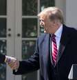Jair Bolsonaro e Donald Trump durante reunião na Casa Branca, em março  Foto: EPA / Ansa