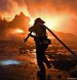 Bombeiro em incêndio florestal nos EUA:  "É como ver um trem cair do precipício", diz cientista sobre mudança climática  Foto: DW / Deutsche Welle