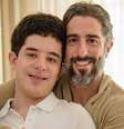O apresentador Marcos Mion e o filho Romeo.  Foto: Instagram/@marcosmion / Estadão Conteúdo