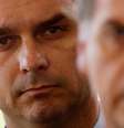 Caso Queiroz gera incômodos a Flávio e Jair Bolsonaro   Foto: DW / Deutsche Welle