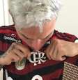 Artur foi flagrado vestindo a camisa do Flamengo (Foto: Reprodução)  Foto: Gazeta Esportiva