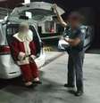 Um homem de 67 anos que trabalhava como Papai Noel em um shopping foi preso após mostrar material pornográfico para duas meninas  Foto: Polícia Militar/Divulgação / Estadão Conteúdo