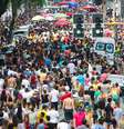 Foliões se divertem durante carnaval de rua na região central da cidade de São Paulo.  Foto: Tiago Queiroz/Estadão Queiroz